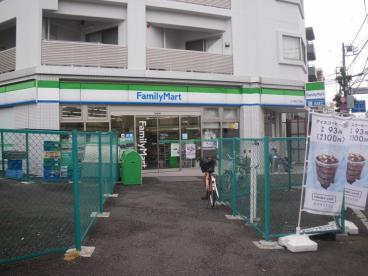 コンビニ　ファミリーマート 上十条三丁目店（コンビニ）まで377m