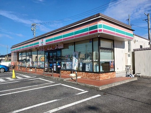 コンビニ　セブンイレブン（コンビニ）まで710m