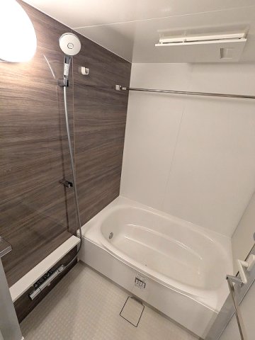 バス・シャワールーム　追焚オートバス、浴室換気乾燥機、24時間換気システム、ワイド