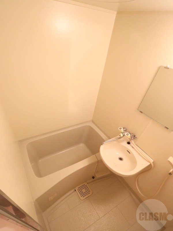 バス・シャワールーム　清潔感のあるバスルーム