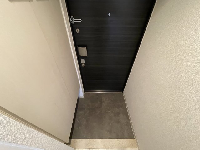 玄関　同物件別部屋写真