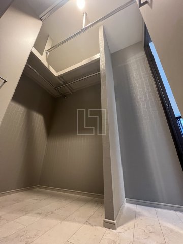 収納　エステムプラザ南船場レジスタ　ウォークインクローゼット