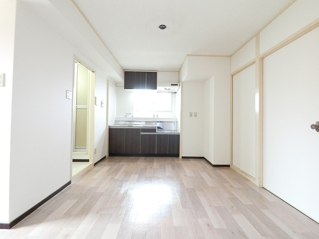 居室・リビング　※室内は現況を優先します