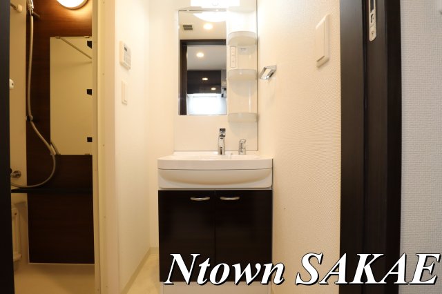 洗面設備　独立洗面台で身支度をすべて済ませてしまいましょう