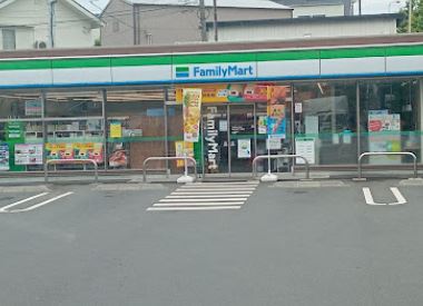 コンビニ　ファミリーマート 藤沢石川二丁目店（コンビニ）まで165m