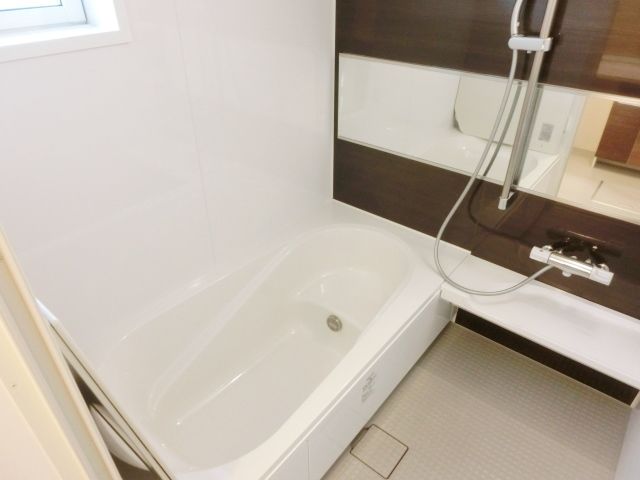 バス・シャワールーム　1日の疲れを洗い流すバスルーム