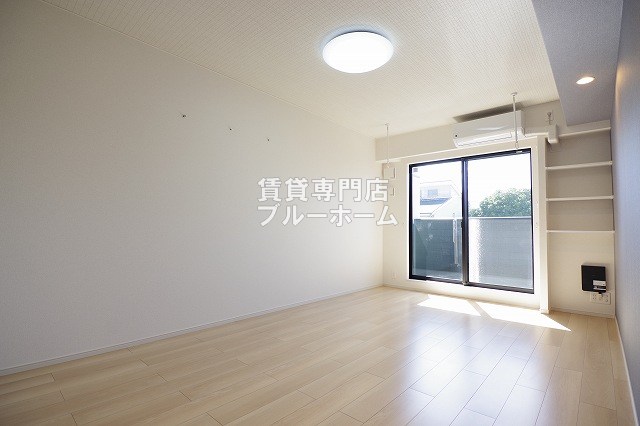 居室・リビング　9.7帖の広々とした洋室！