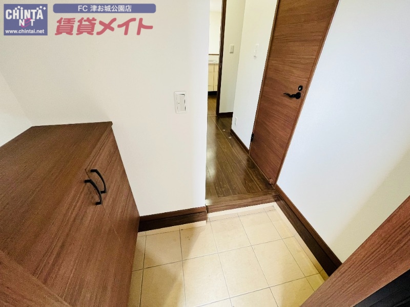 玄関　※同一物件別部屋の写真です