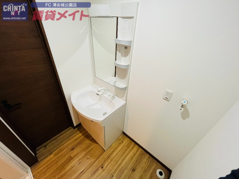 洗面設備　※同一物件別部屋の写真です