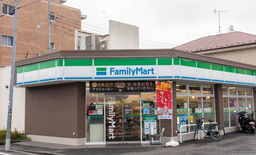 コンビニ　ファミリーマート 関町庚申通り店（コンビニ）まで536m