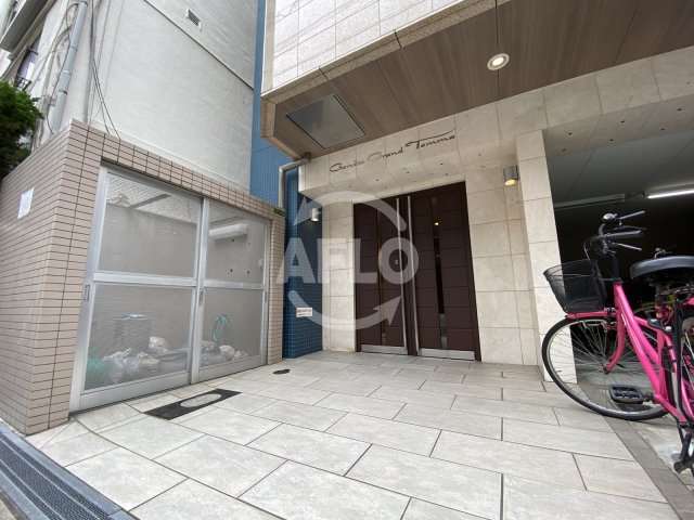 エントランス　ジュネーゼグラン天満　エントランス