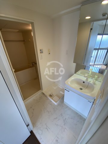 洗面設備　ジュネーゼグラン天満　洗面脱衣所