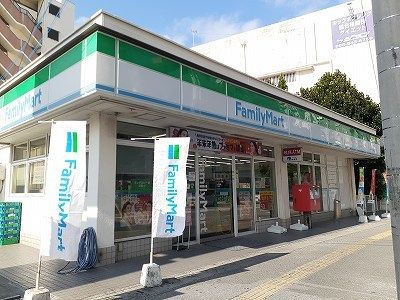 コンビニ　ファミリーマートオーケイ泊店（コンビニ）まで200m
