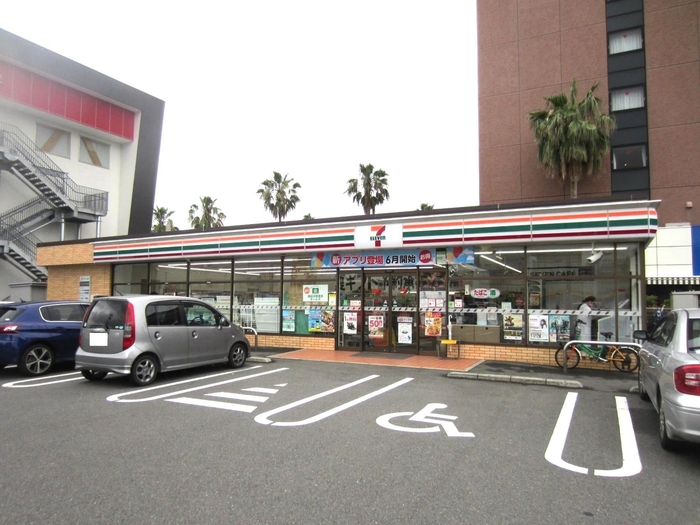 コンビニ　セブンイレブン宮崎駅東2丁目店（コンビニ）まで700m