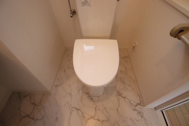 トイレ　※別室の参考写真の為、現況優先です。