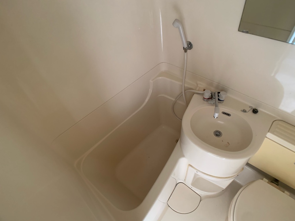 バス・シャワールーム　シンプルで機能的なユニットバスです♪