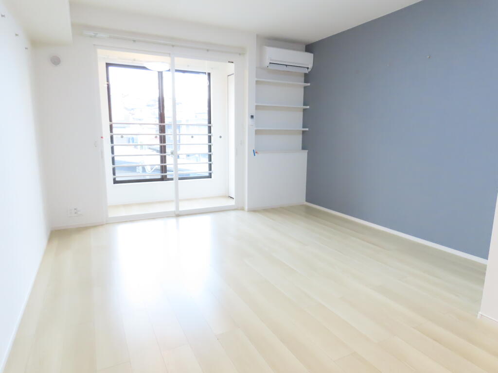 居室・リビング　13.5帖の洋室