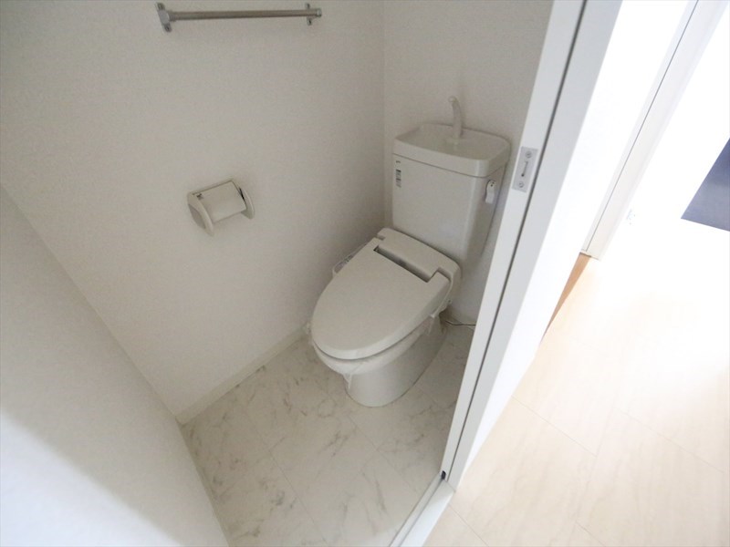 トイレ　温水洗浄暖房便座付トイレ