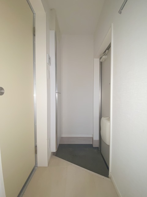 玄関　※同間取り１０４参考写真