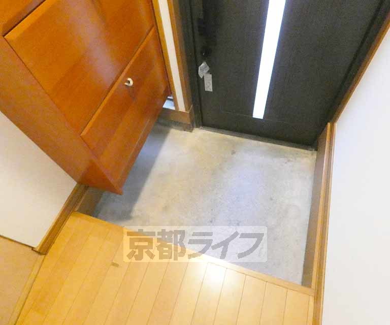 玄関　靴収納つきの物件です
