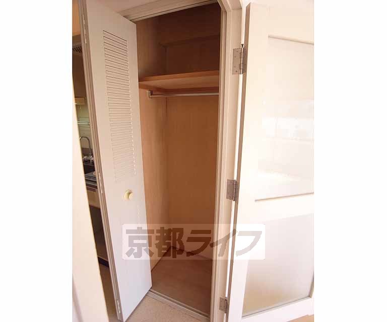 収納　ハンガーパイプ付きのクローゼット