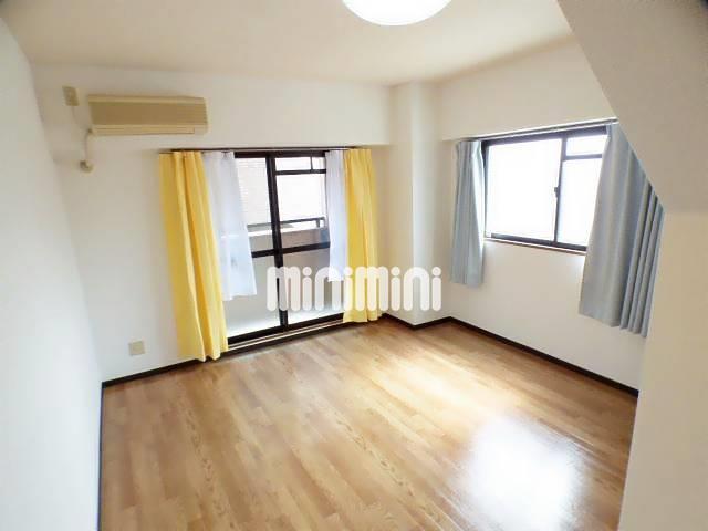 居室・リビング　８．６帖の広めの居室です