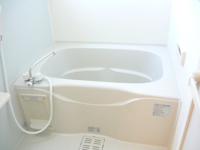 バス・シャワールーム　落ち着いた空間のお風呂です