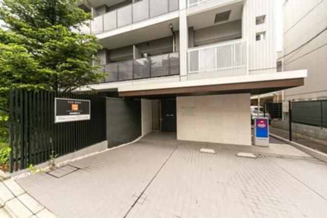 エントランス　落ち着いたエントランスです