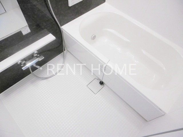 バス・シャワールーム　バスルームです。（循環式追焚き機能・浴室乾燥機付き）