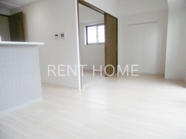 居室・リビング　南向き・12.7帖リビングです。