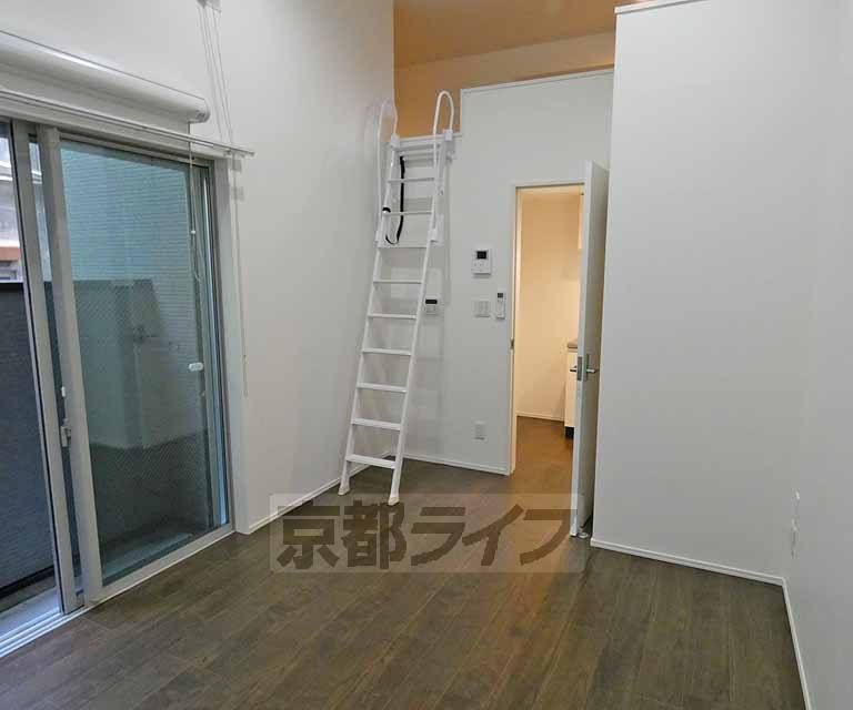 居室・リビング　ロフト付きの間取りです。