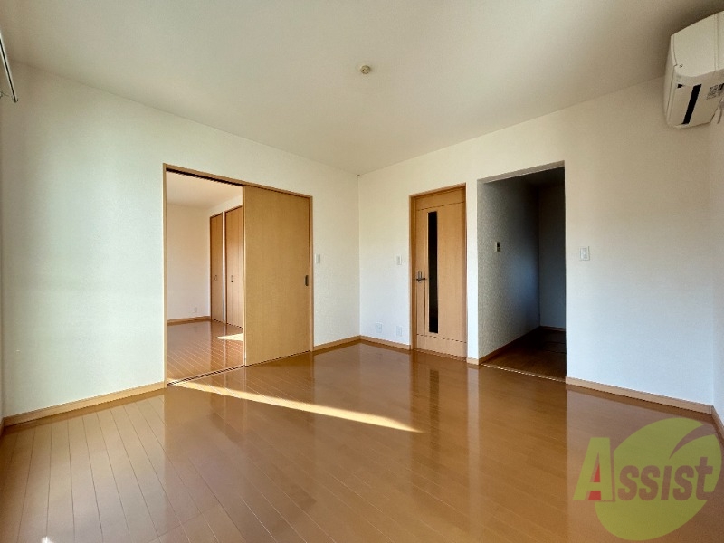 居室・リビング　８帖のＬＤです。広々としてきれいですね。