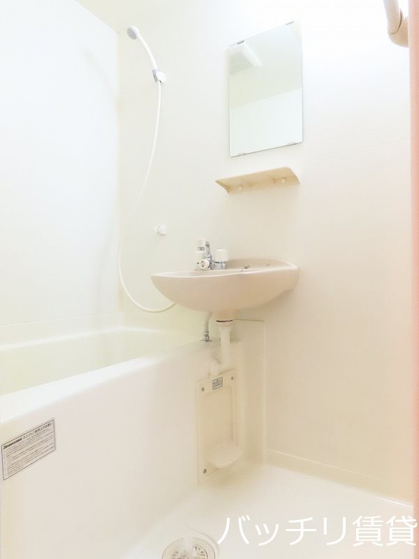 バス・シャワールーム　同型タイプの為現状を優先致します。
