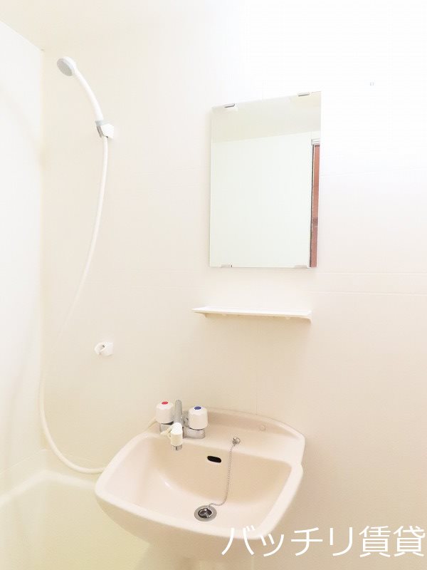 洗面設備　同型タイプの為現状を優先致します。