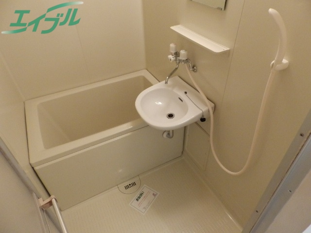 バス・シャワールーム　同型反転タイプ写真