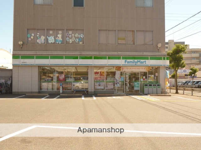 コンビニ　ファミリーマート小浦忠岡南店（コンビニ）まで985m