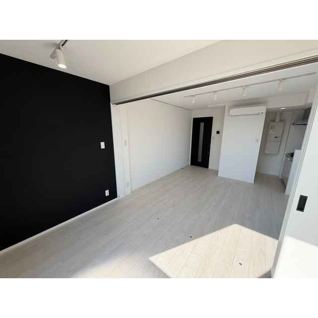 居室・リビング　こちらの居間で趣味の時間をお楽しみください