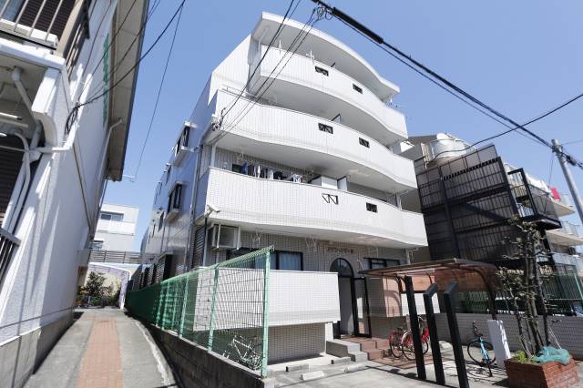 建物外観　タイル張りの外観。