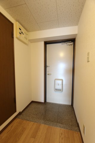 玄関　参考写真です。現況優先。