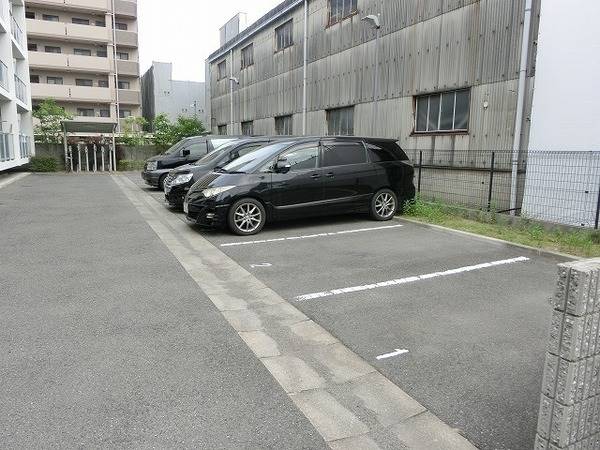 駐車場　駐車場