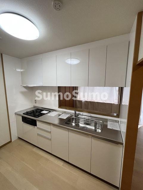 キッチン　コンパクトなキッチンで掃除もラクラク