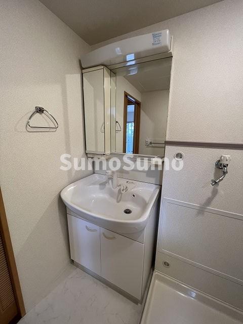 洗面設備　スペースが確保できる洗面所です