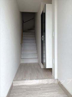 玄関　ミラー付き大型シューズボックス