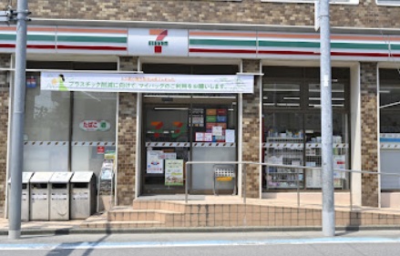 コンビニ　セブンイレブン 足立4丁目店（コンビニ）まで279m