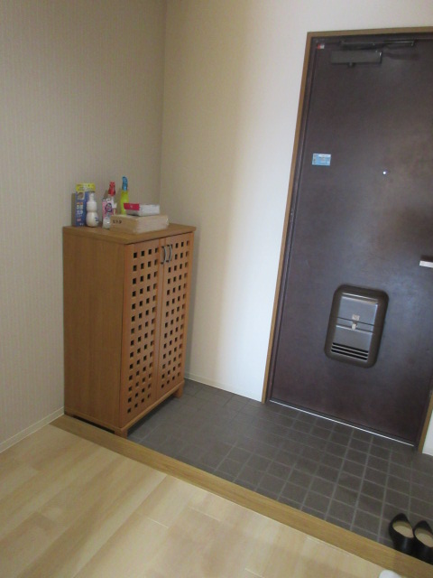 玄関　2017年11月撮影※現況を優先いたします。