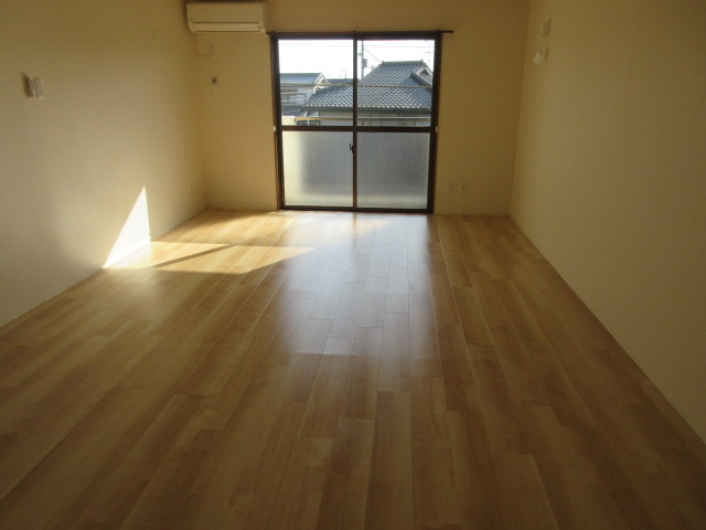 居室・リビング　2017年11月撮影※現況を優先いたします。