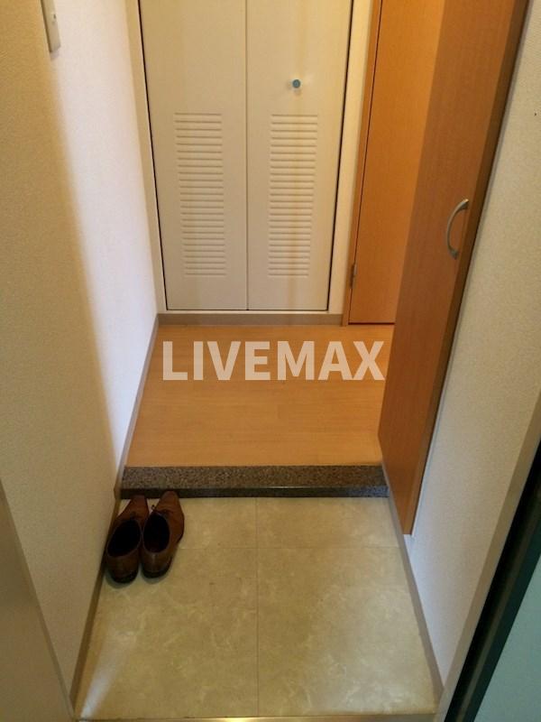 玄関　※別部屋のお写真になります