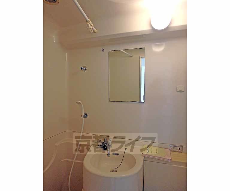 洗面設備　洋室に改装・内洗濯機置き場設置部屋