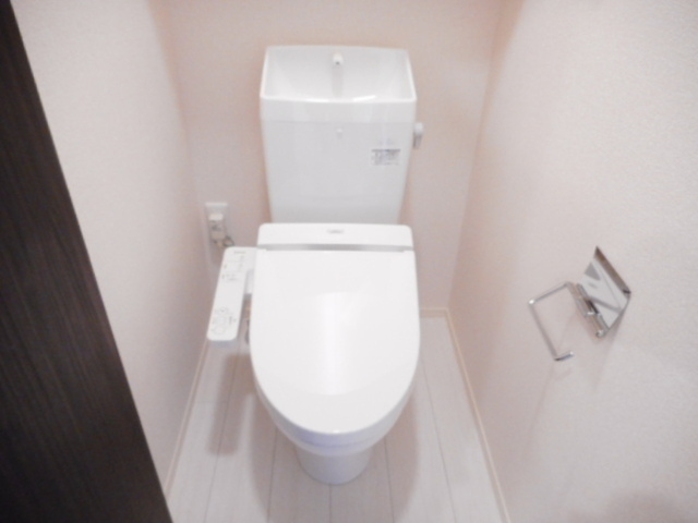 トイレ　温水洗浄暖房便座