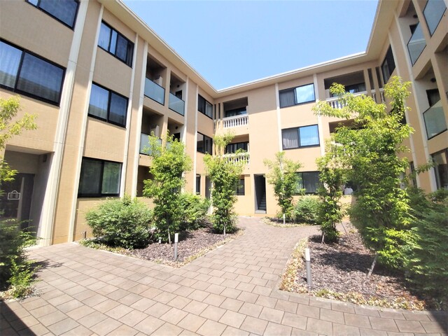 その他　オートロック内の内庭になります♪